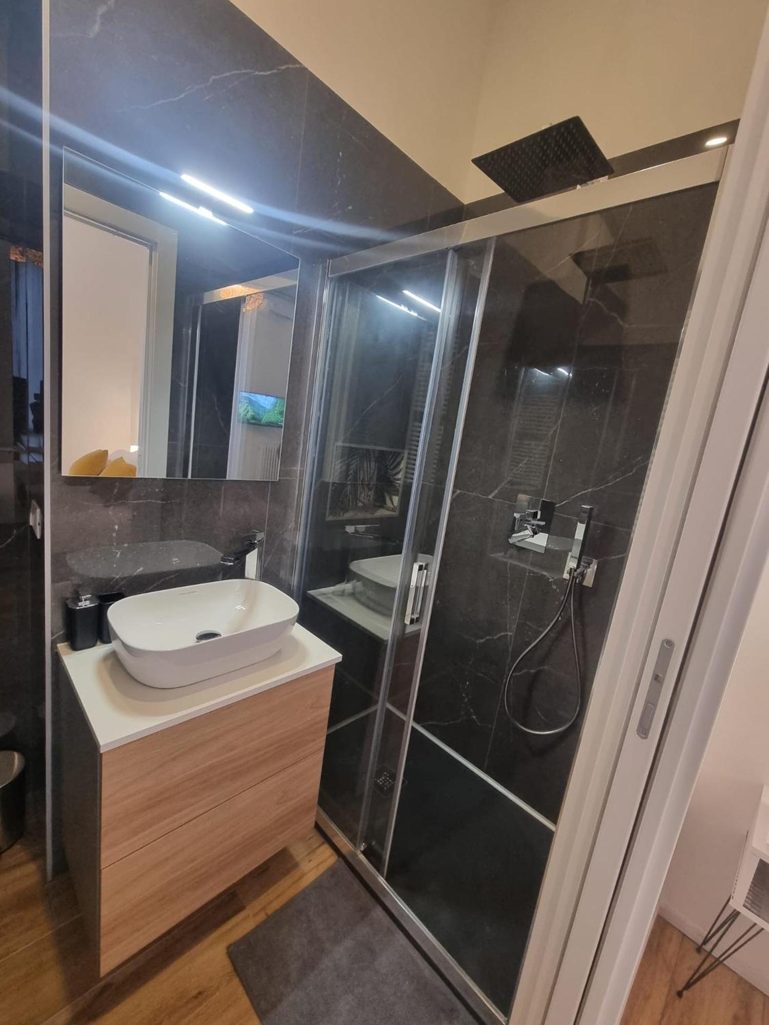 Lizard Hotel โกโม ภายนอก รูปภาพ